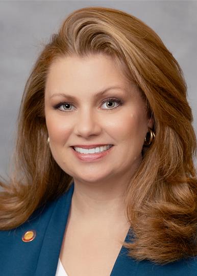 Headshot of  Erin Paré